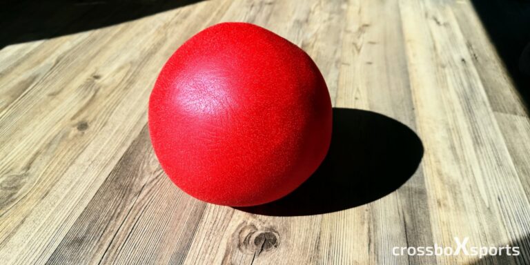 roter-redondo-ball-togu-auf dem Boden