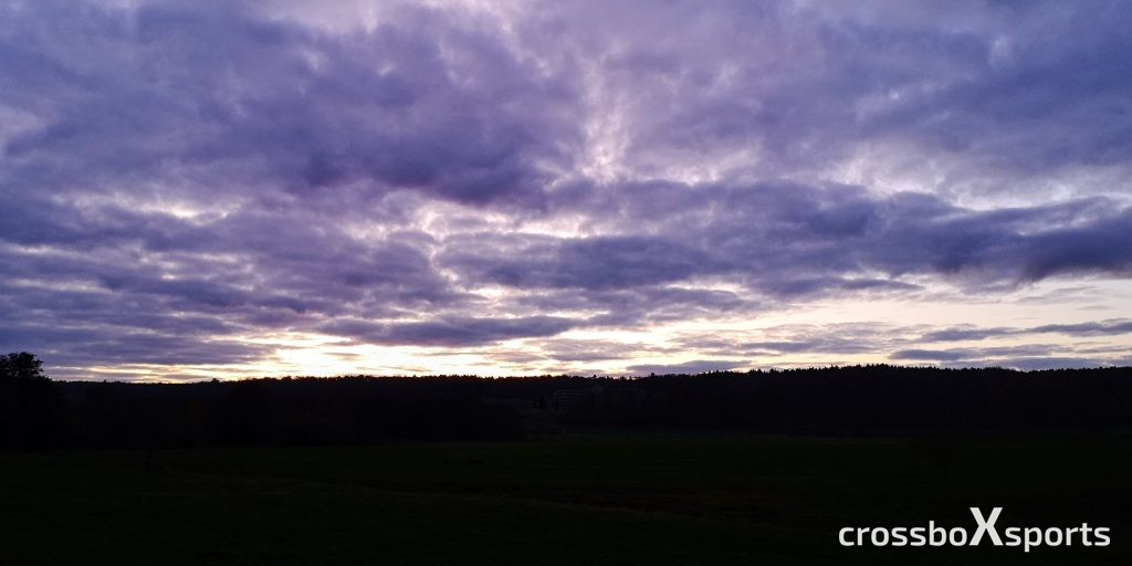 Sonnenuntergang-Wolkendecke